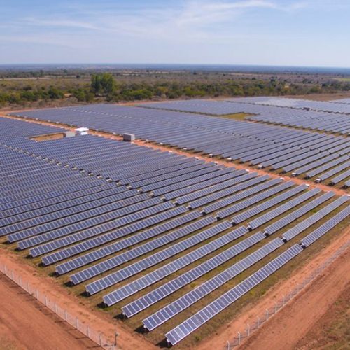 Comunidade isolada na Bahia recebe instalação de usina solar baterias