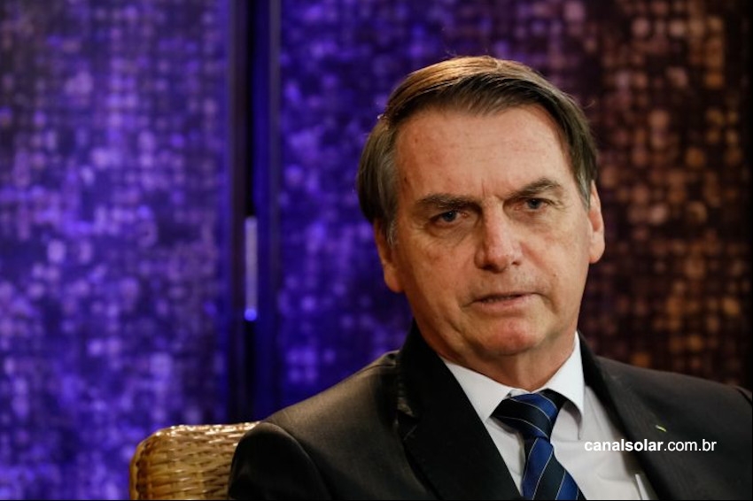 Bolsonaro anuncia projeto de bombeamento de água com energia solar