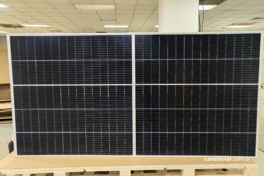 Módulo solar atinge potência de 515,8 W e estabelece novo marco na indústria