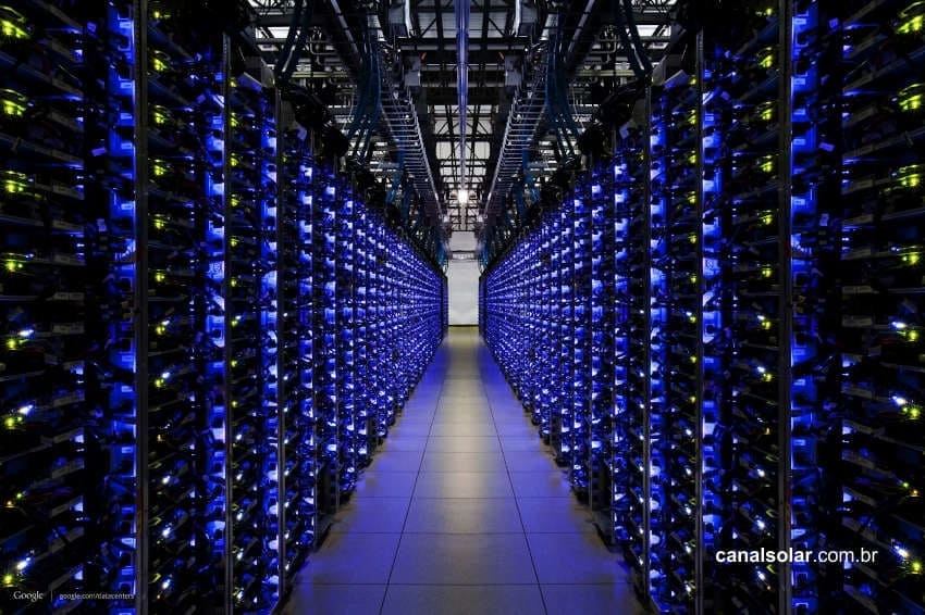 Google ajusta data centers para usarem mais energia solar