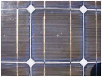 Figura 5: Descoloração do módulo fotovoltaico (Oliveira, 2018)
