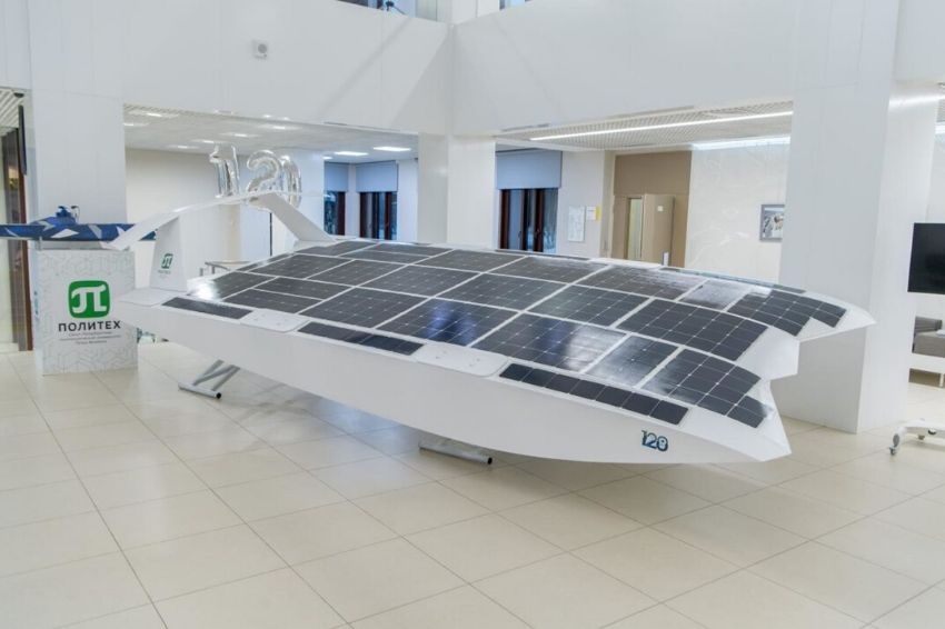 Primeiro barco solar auto-flutuante do mundo é desenvolvido na Rússia