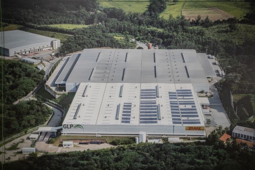 Usina solar do centro de distribuição da Nike no Brasil gera 80% da própria demanda por energia