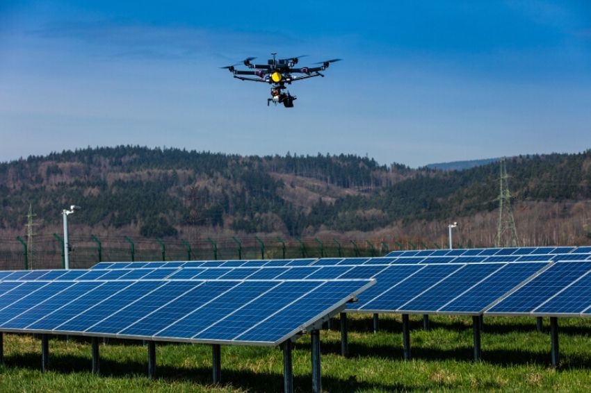 Drones mitigam tempo de detecção de falhas e melhoram eficiência de usinas fotovoltaicas
