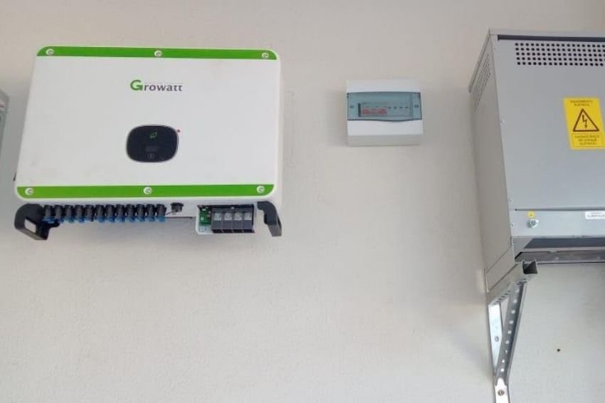 Foram instalados na clínica, localizada em Monte Alto (SP), dois inversores da Growatt de 60 kW