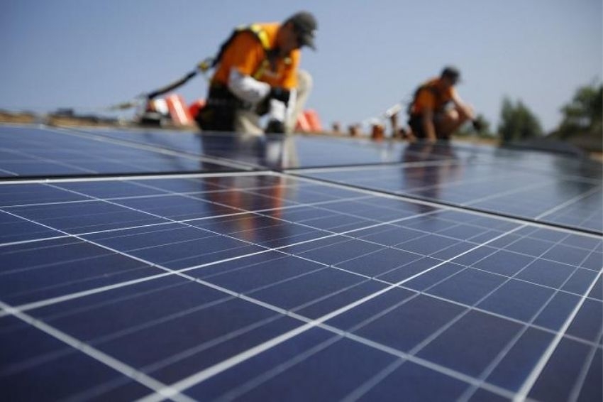 Solar Group atinge 1 GW de estruturas para energia solar em telhados no país