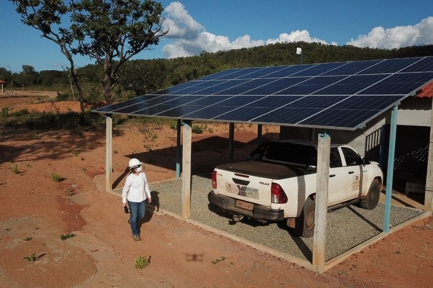 Unidade de saúde em aldeia indígena é alimentada por energia solar off-grid