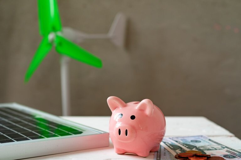 Investir em energia solar ou deixar o dinheiro no banco?