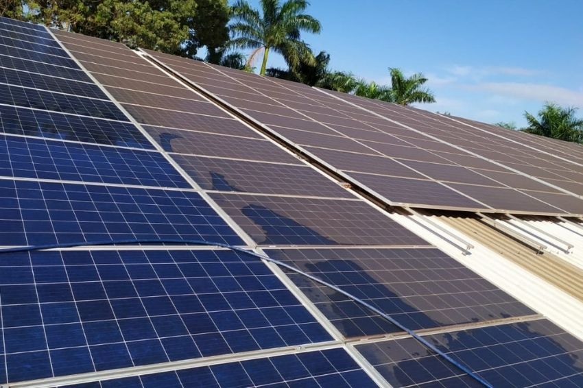 Como deve ser realizada a limpeza dos painéis solares? Como deve ser realizada a limpeza dos painéis solares?