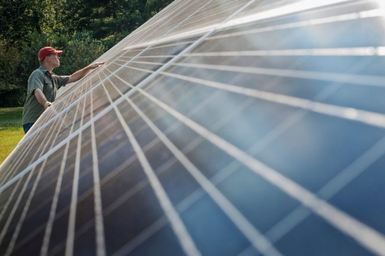 Manual do módulo fotovoltaico: fixação de painéis solares