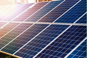 Impactos e benefícios da energia solar para a economia brasileira