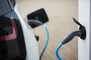 22-03-21-canal-solar-Vendas de veículos elétricos devem ultrapassar as de carros a combustão até 2035