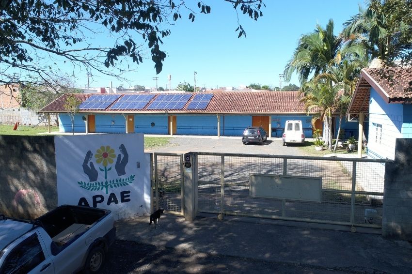 Unidade da APAE economiza 90% na conta de luz com energia solar