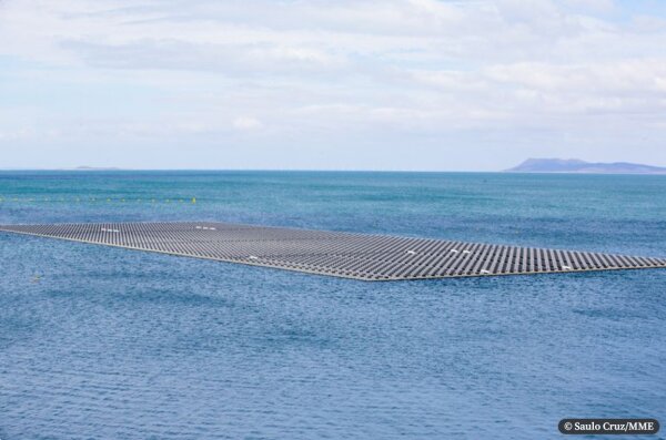 Figura 6 - Usina solar flutuante de 1 MW instalada sobre o reservatório de Sobradinho. Fonte- MME