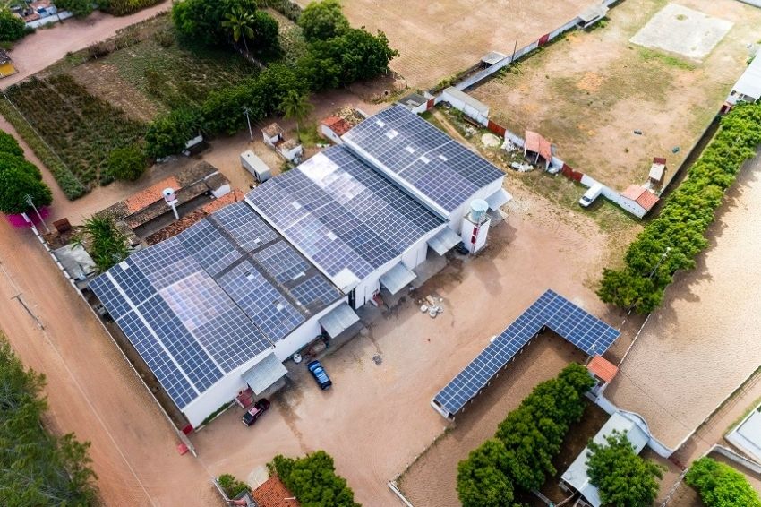 Indústria de reciclagem investe em solar e tem economia de 70%