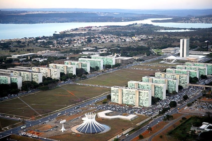 Profissionais do setor solar se mobilizam em ato público em Brasília