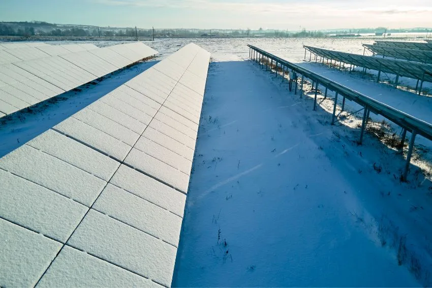 Como os painéis solares se comportam em baixas temperaturas?