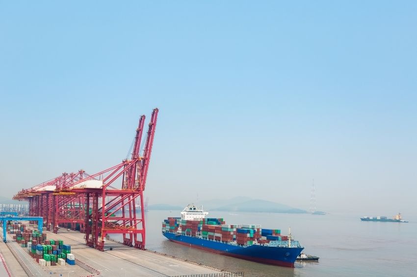 Surto de Covid-19 na China aumentará o preço do frete marítimo 