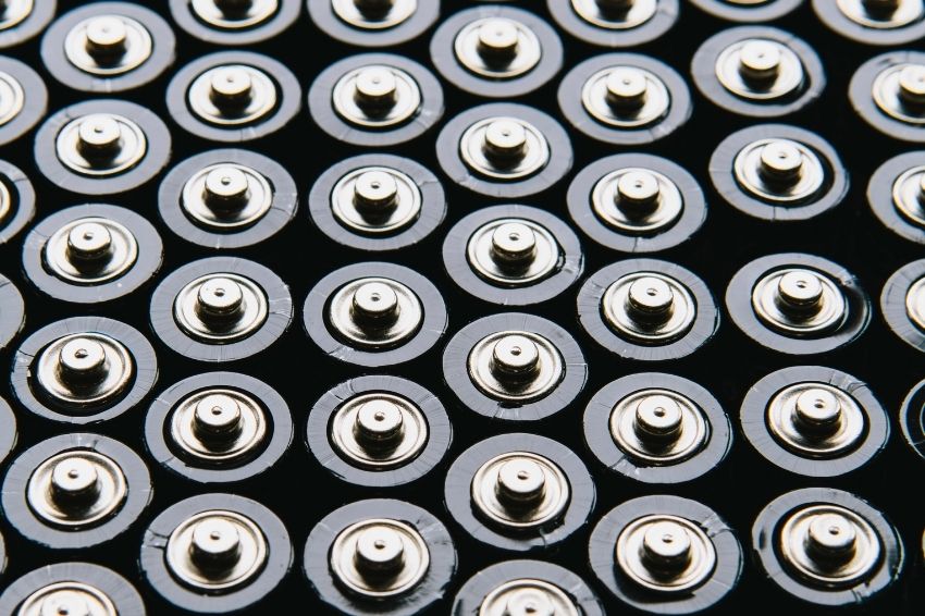 Mobilidade elétrica impulsiona mercado de baterias no mundo