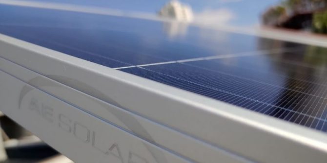AE Solar firma parceria com distribuidora brasileira Helte Solarto