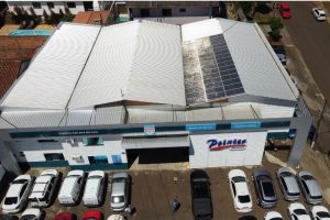 Empreendedor investe em solar para abastecer três imóveis