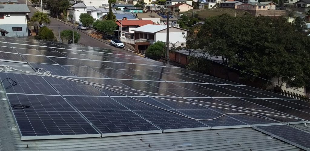 sistema solar fotovoltaico de 7 MWp em uma fábrica de gelo