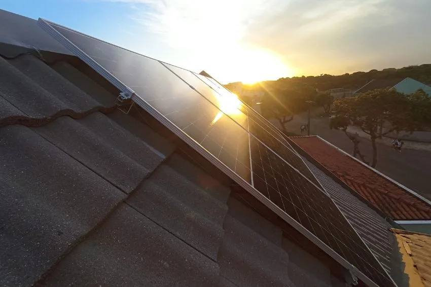 Como substituir com segurança um módulo fotovoltaico defeituoso?