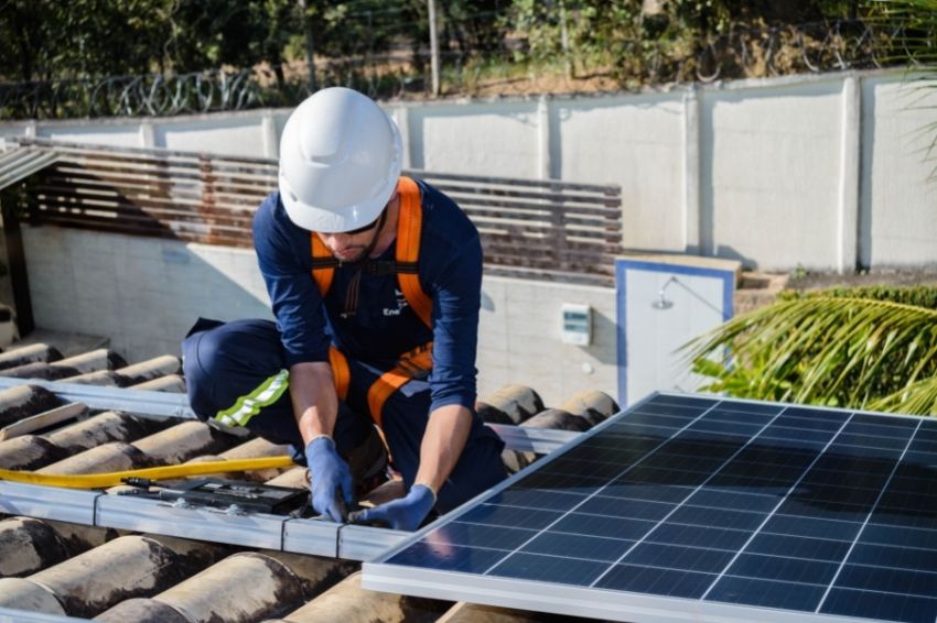 Brasil bate recorde e ultrapassa marca de 141 mil empregos no setor solar