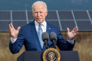 O presidente Joe Biden fala sobre energia solar em visita ao Estado do Colorado