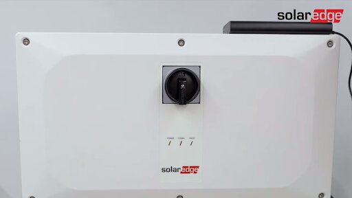 O Synergy Manager deve ser alimentado por um power bank USB durante a etapa do pré-comissionamento