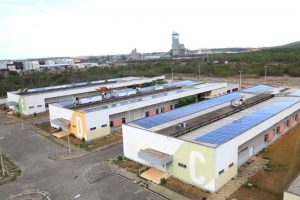 Painéis fotovoltaicos instalados nos telhados dos blocos do CTTC