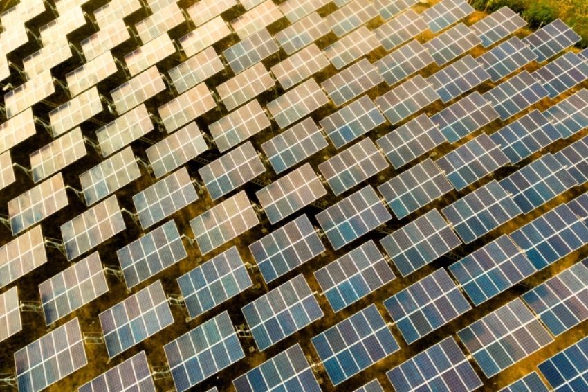 Produtora de aço assina PPA para autoprodução de energia solar no Brasil
