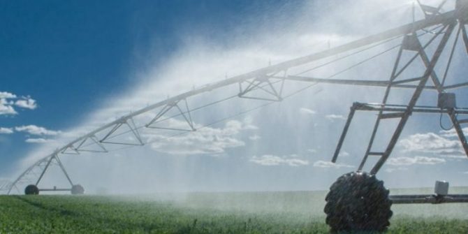 canal-solar Combinação entre baterias e energia solar para irrigação