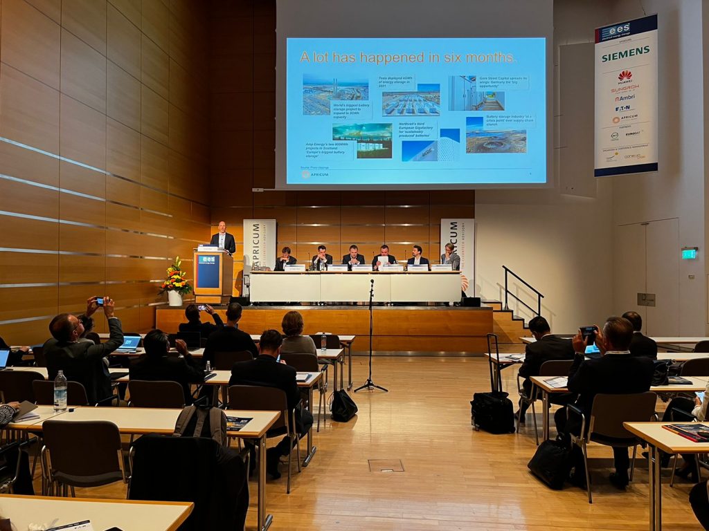 Canal solar Intersolar Europa inicia com palestras sobre armazenamento de energia e tendências do mercado global