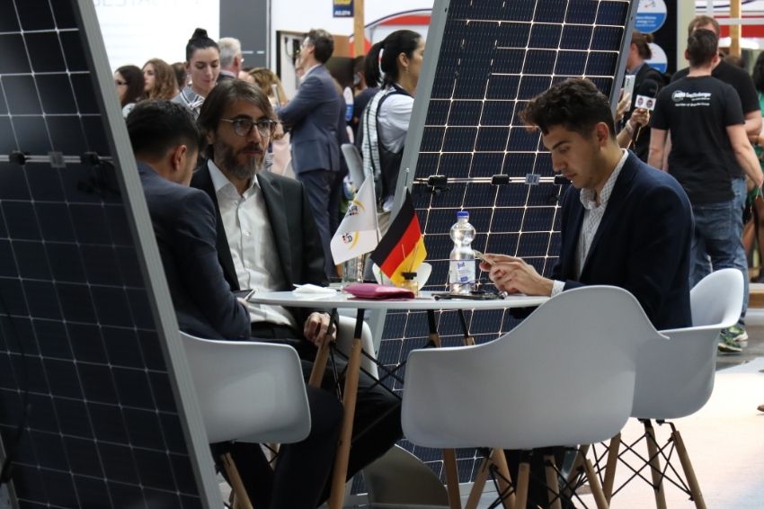 Canal Solar AE Solar exibe suas novas séries de painéis na Intersolar Europa 