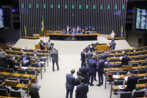 Câmara aprova PL que reduz conta de luz com o uso de créditos tributários