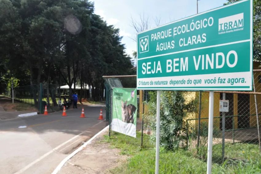 Brasília abre licitação para usina solar e recarga de VEs