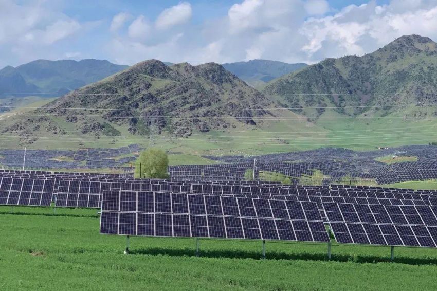 31-08-22-canal-solar-Jinko Solar embarca 18,21 GW no 1º semestre de 2022