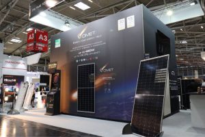 Canal Solar AE Solar exibe novas tecnologias em painéis solares na Intersolar