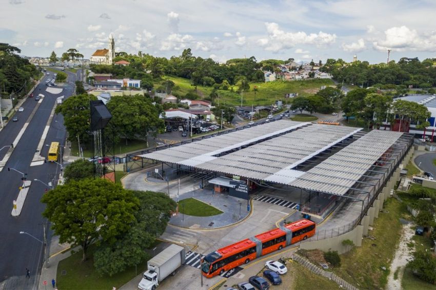 Curitiba lança editais para instalar painéis solares em terminais de ônibus