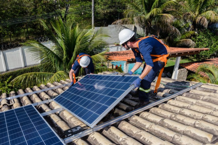 ABSOLAR E ABM firmam acordo para fomentar a solar nos municípios