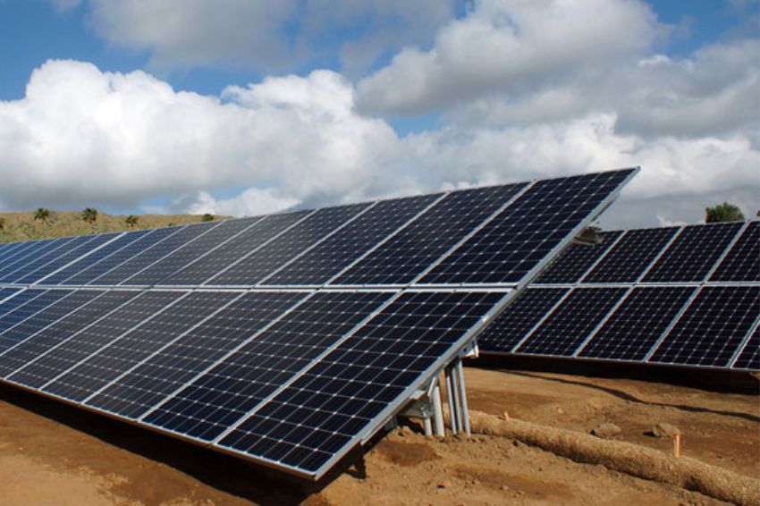 Metade da capacidade instalada em 2021 foi de solar, aponta BNEF