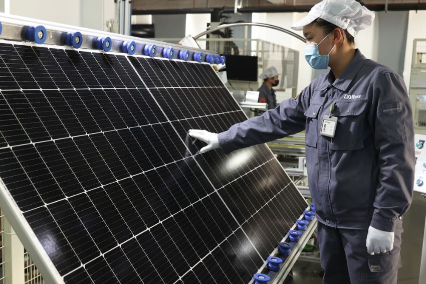 02-12-22-canal-solar-Painéis full-screen aumentam em 8,2% a geração de energia de fábrica