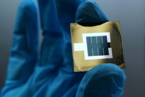 23-12-22-canal-solar-Recorde mundial célula solar tandem atinge 32,5% de eficiência