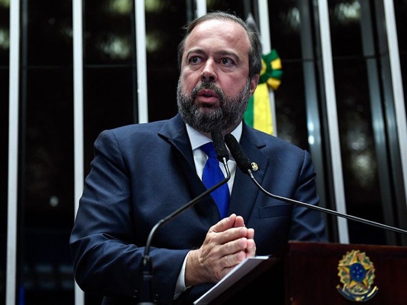 Lula anuncia Alexandre Silveira como ministro de Minas e Energia
