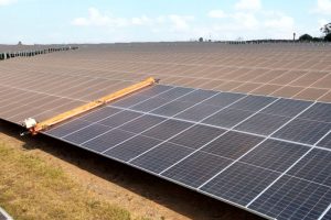 10-02-23-canal-solar-Startup brasileira cria robô que limpa painéis sem uso de água