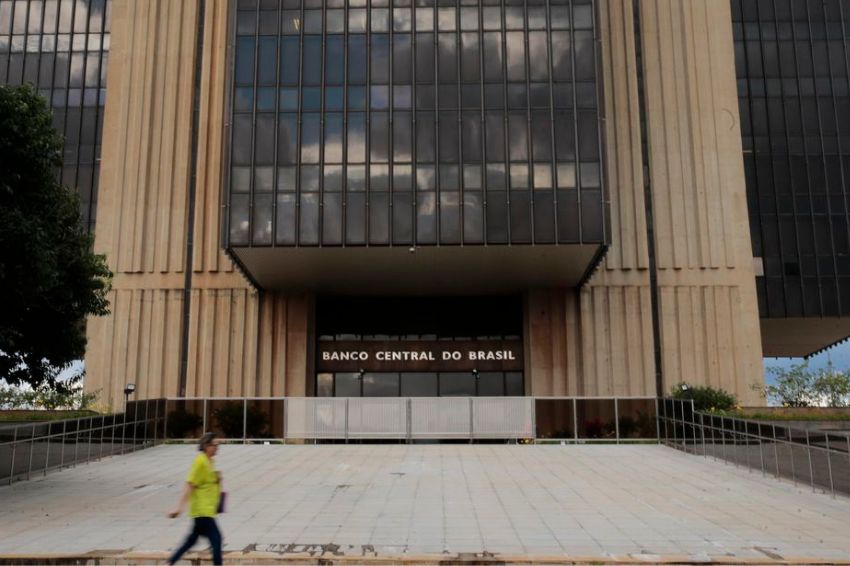 Banco Central projeta redução da inflação e dos juros no Brasil