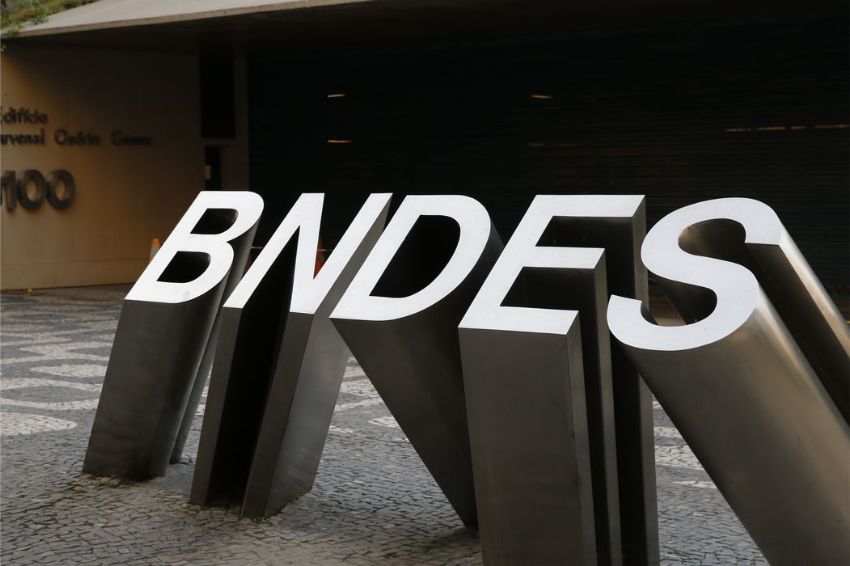 BNDES aprova financiamento de R$ 700 mi para 49 usinas de GD solar