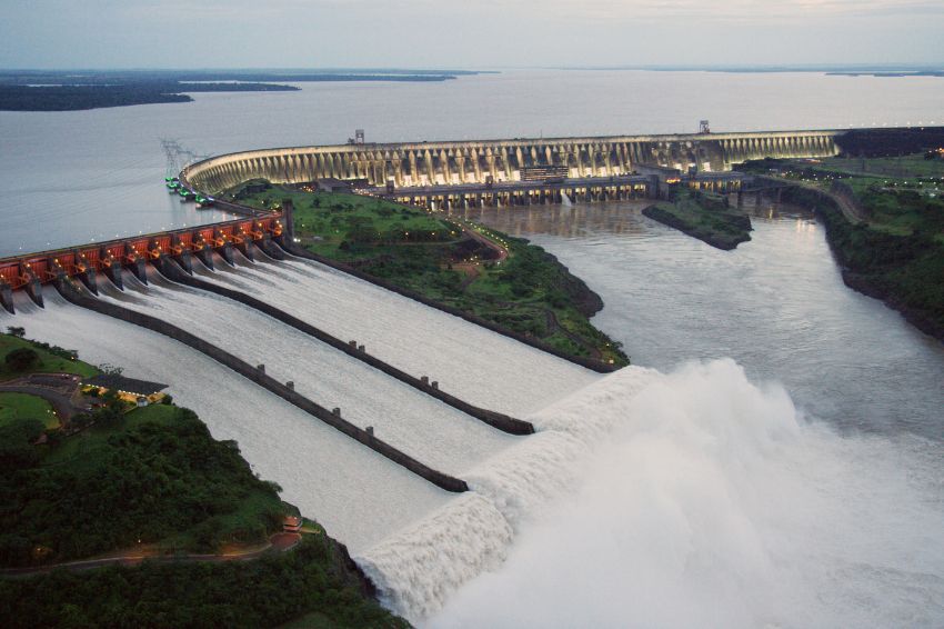 Brasil e Paraguai reduzem tarifa de energia elétrica da Itaipu em 19,5%