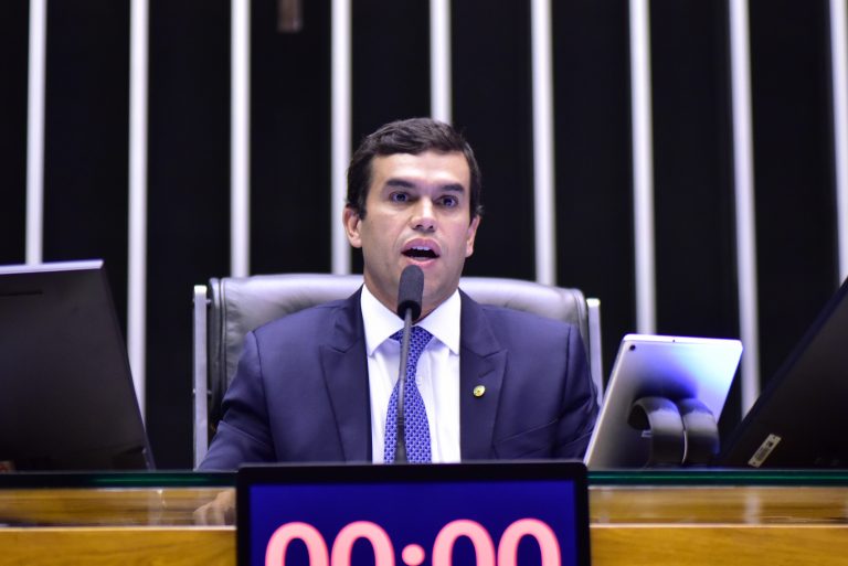 Câmara aprova urgência a PDL que suspende regras da ANEEL sobre GD